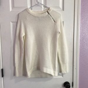 Abercrombie & Fitch White Pullover with Shoulder Zipper